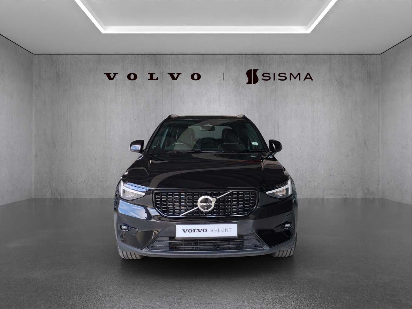 Volvo  XC40 Plus, B5 AWD Mild hybrid, Petrol, Dark