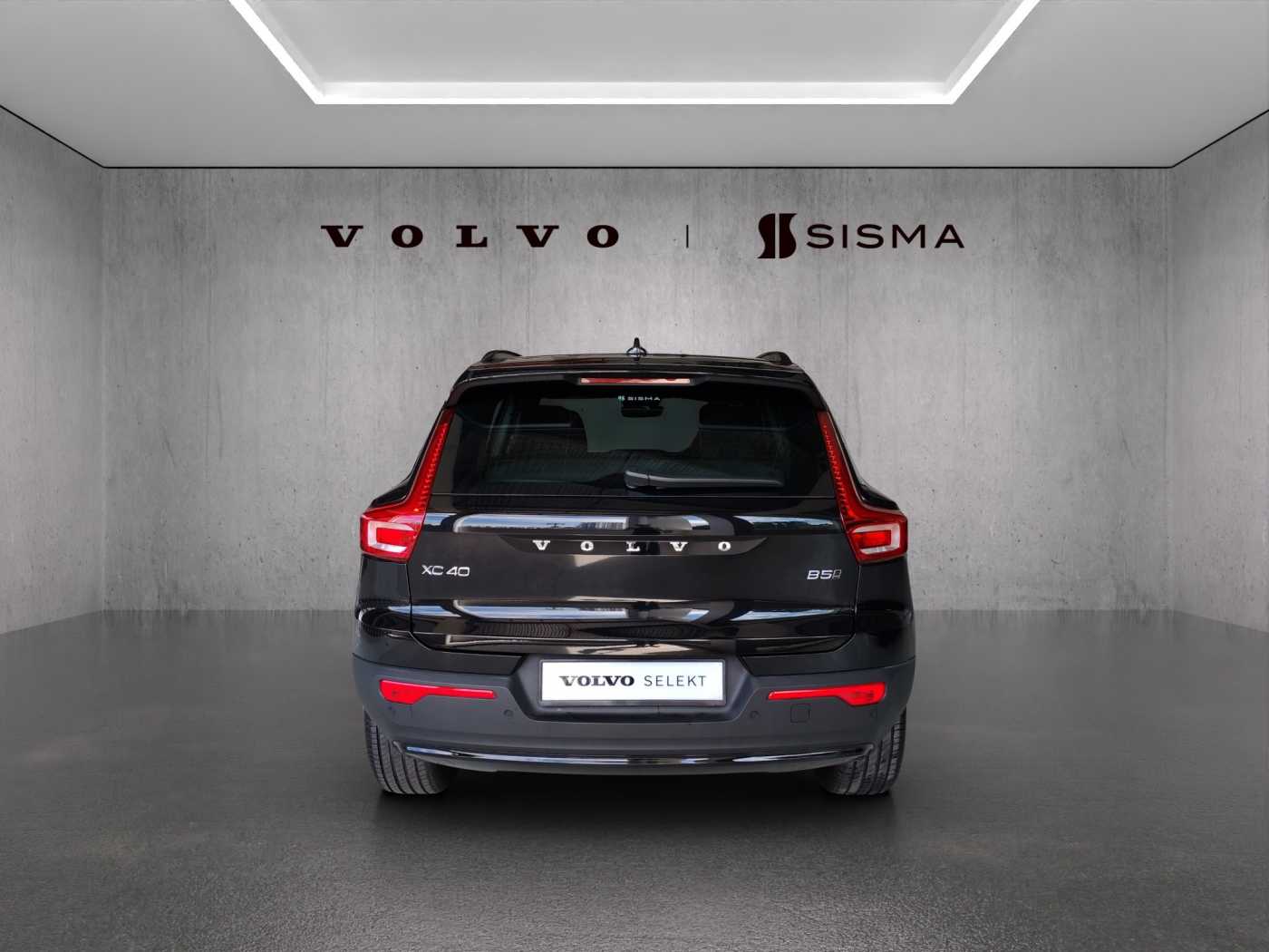Volvo  XC40 Plus, B5 AWD Mild hybrid, Petrol, Dark