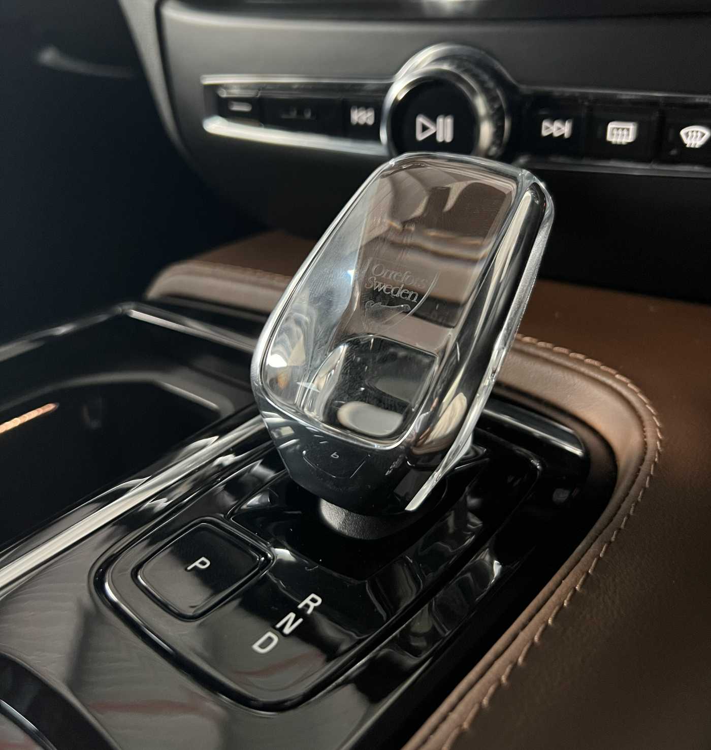 Volvo  V60 Recharge Plus, T8 AWD Plug-in hybrid, Electric/Petrol, Bright