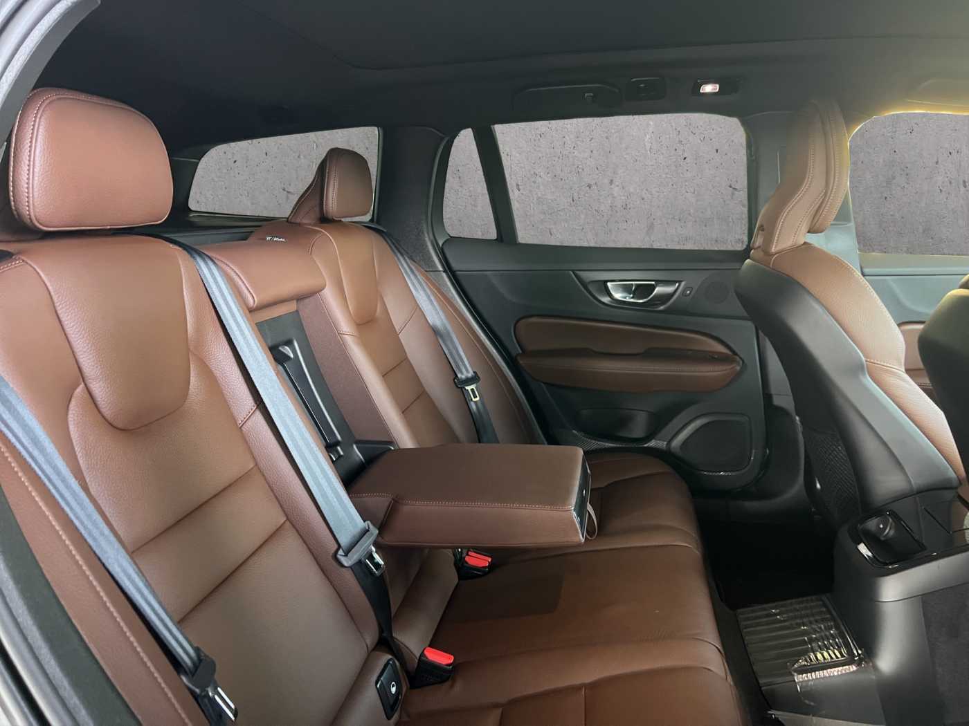 Volvo  V60 Recharge Plus, T8 AWD Plug-in hybrid, Electric/Petrol, Bright