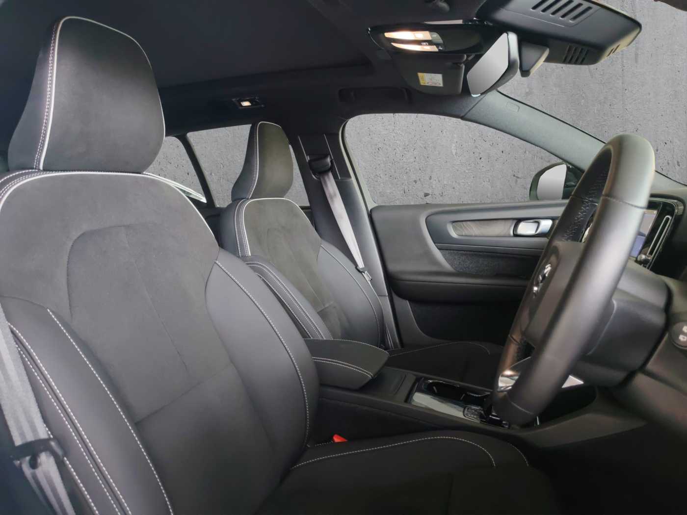 Volvo XC40 Plus, B5 AWD Mild hybrid, Petrol, Dark