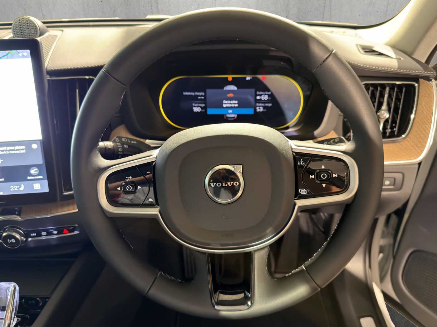 Volvo  XC60 Ultra, T8 AWD Plug-in hybrid, Electric/Petrol, Dark