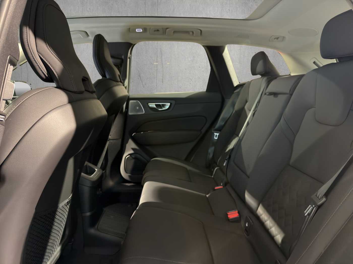 Volvo  XC60 Ultra, T8 AWD Plug-in hybrid, Electric/Petrol, Dark