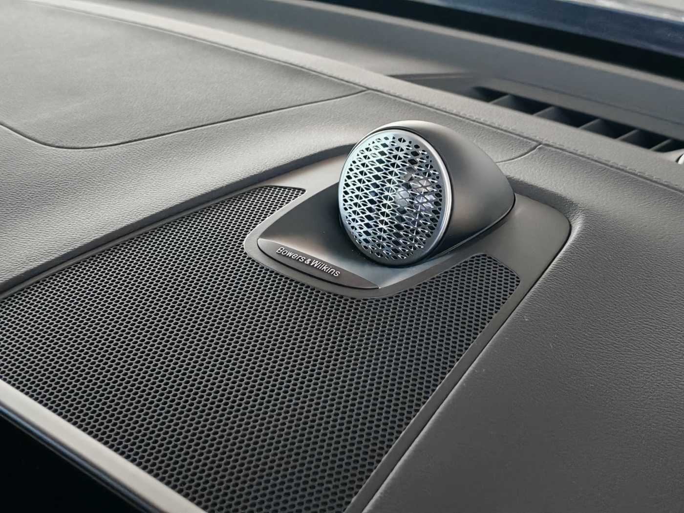 Volvo  XC60 Ultra, T8 AWD Plug-in hybrid, Electric/Petrol, Dark