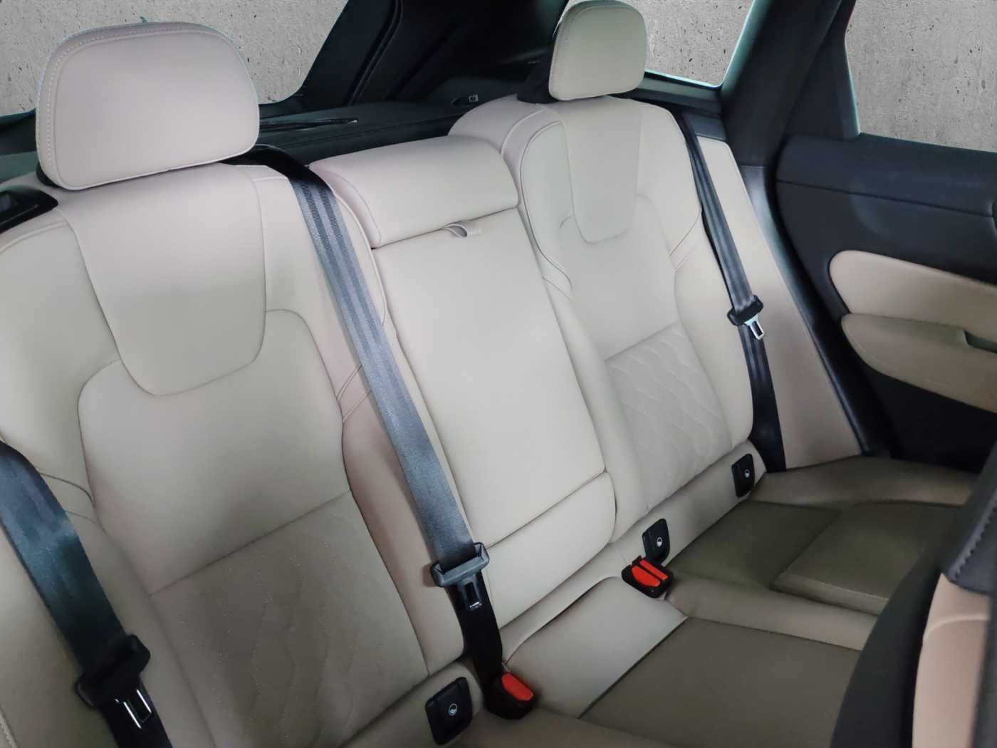 Volvo  XC60 Ultra, T8 AWD Plug-in hybrid, Electric/Petrol, Dark