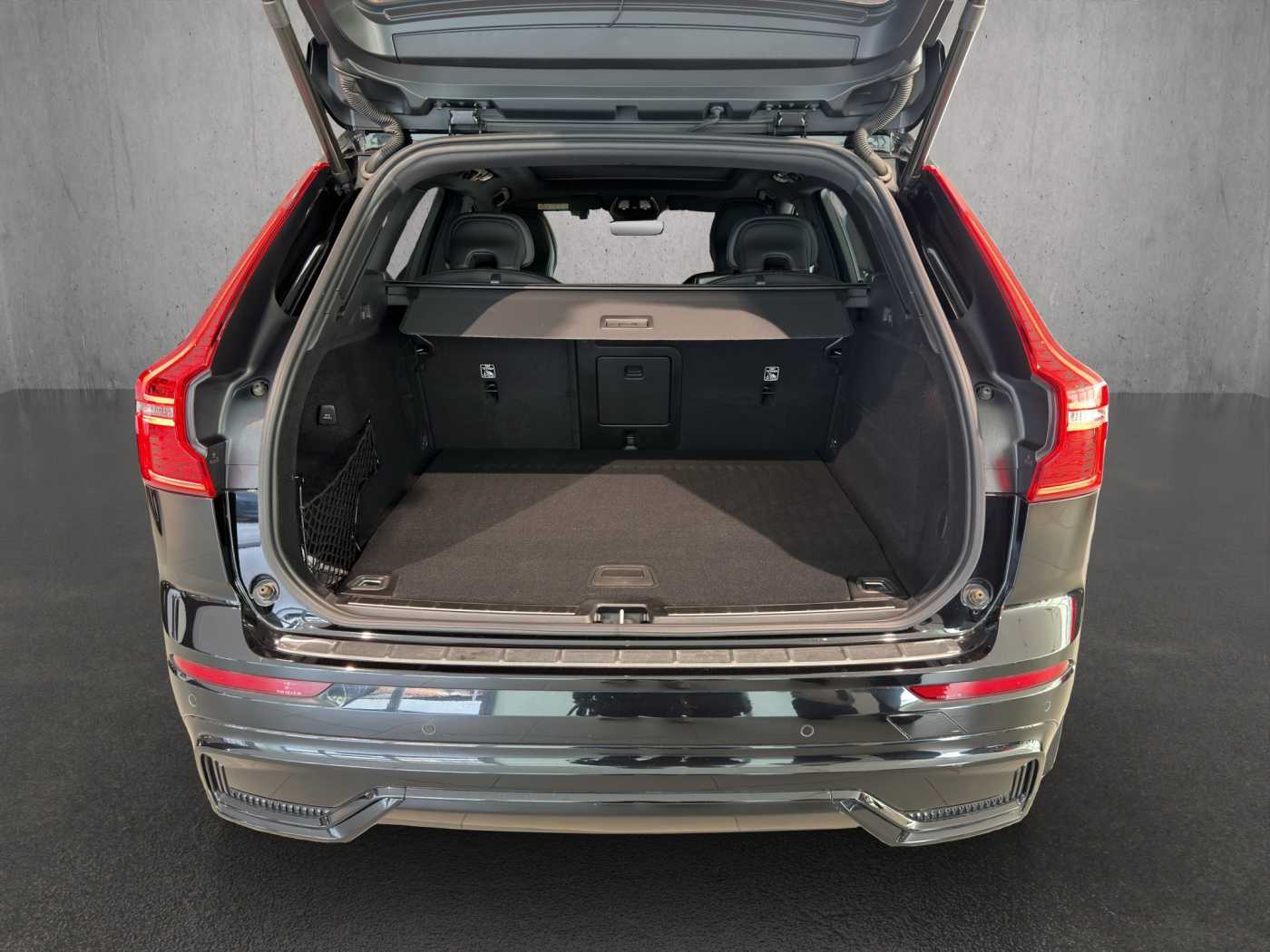 Volvo  XC60 Recharge Ultimate, T8 AWD Plug-in hybrid, Electric/Petrol, Dark