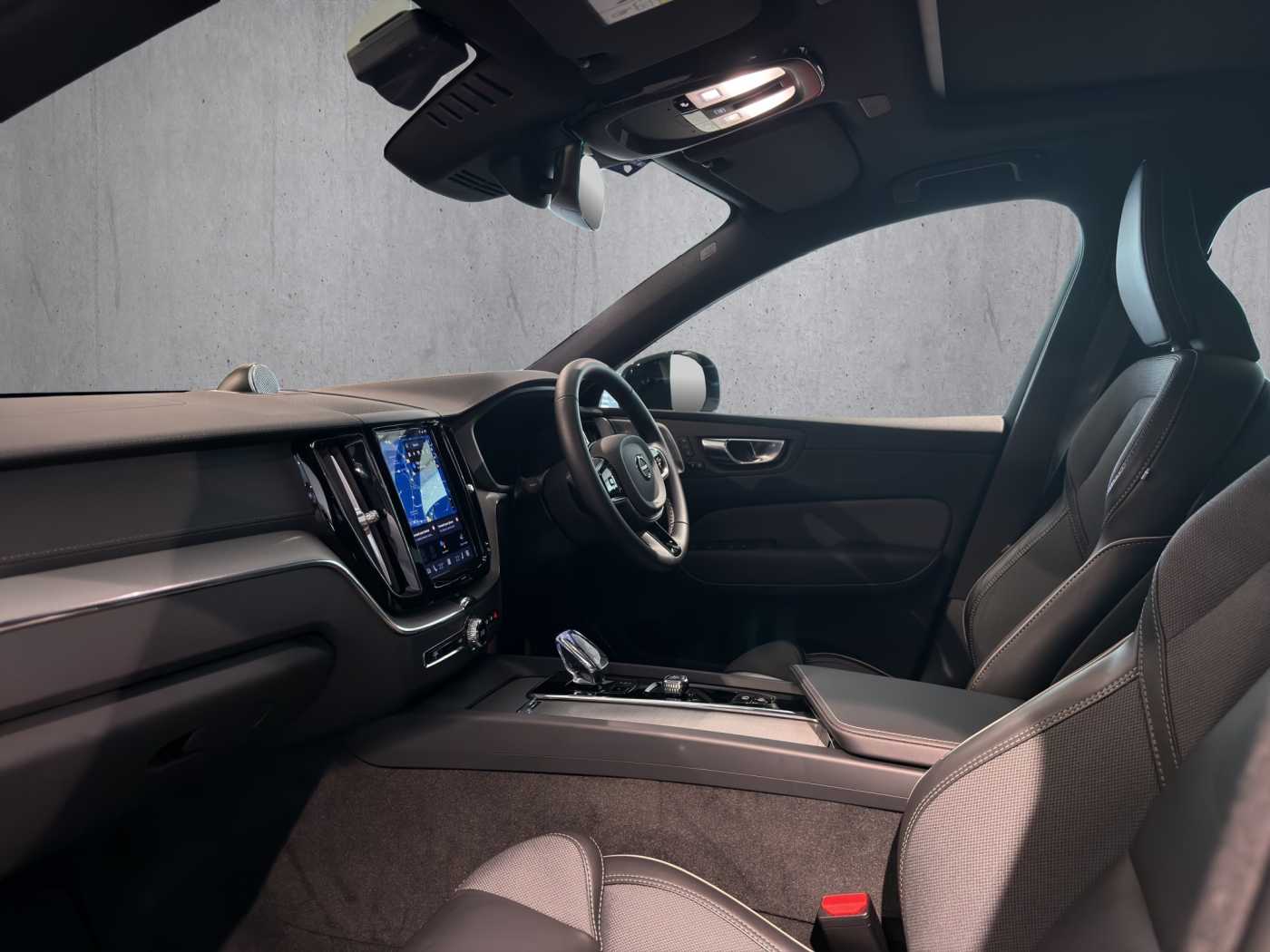 Volvo  XC60 Recharge Ultimate, T8 AWD Plug-in hybrid, Electric/Petrol, Dark