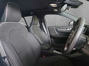 Volvo XC40 Plus, B5 AWD Mild hybrid, Petrol, Dark