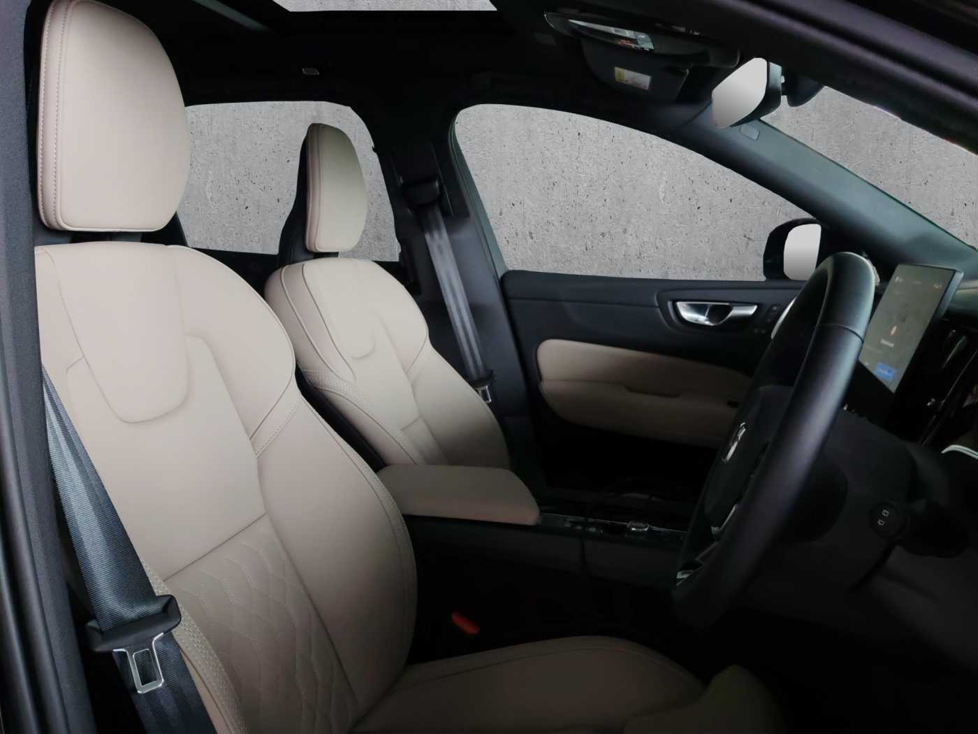 Volvo  XC60 Ultra, T8 AWD Plug-in hybrid, Electric/Petrol, Dark