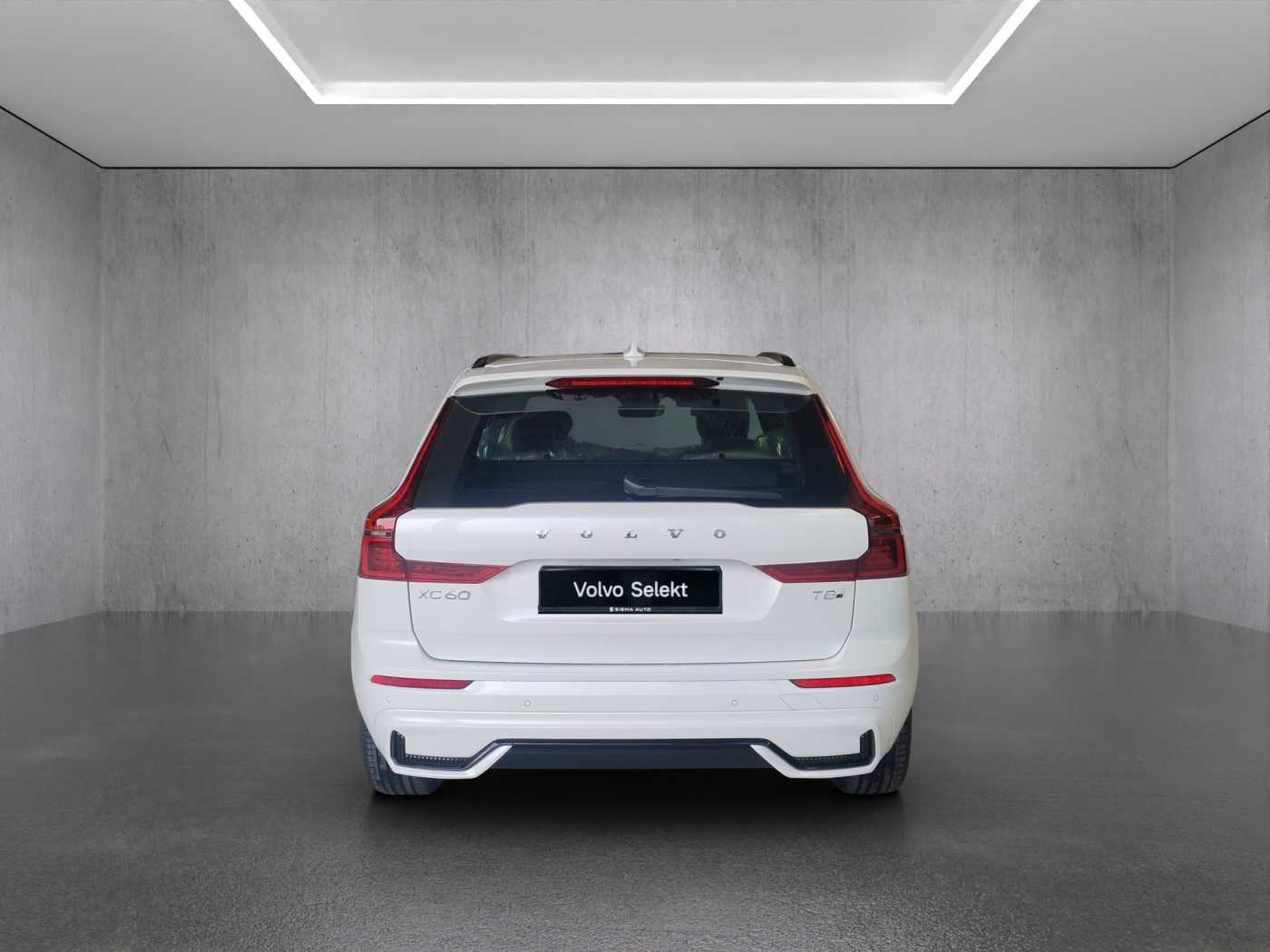 Volvo  XC60 Ultra, T8 AWD Plug-in hybrid, Electric/Petrol, Dark