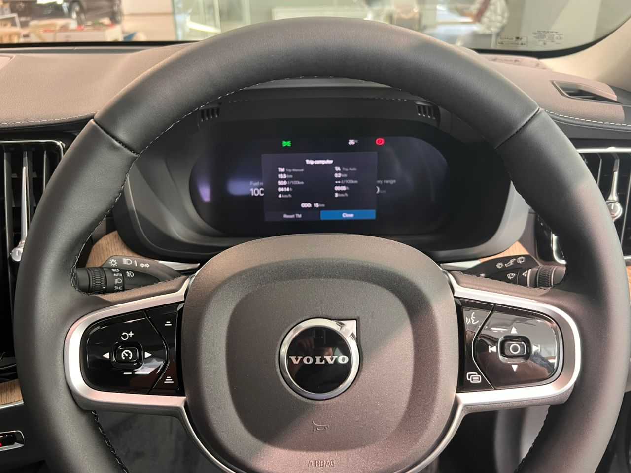 Volvo  XC60 Ultra, T8 AWD Plug-in hybrid, Electric/Petrol, Dark