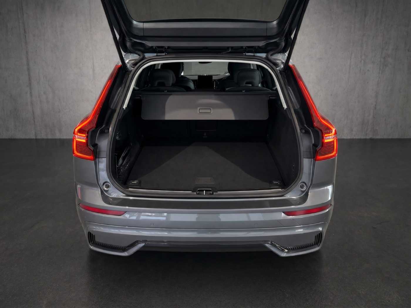 Volvo  XC60 Ultra, T8 AWD Plug-in hybrid, Electric/Petrol, Dark
