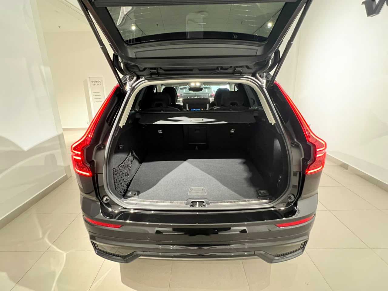 Volvo  XC60 Ultra, T8 AWD Plug-in hybrid, Electric/Petrol, Dark